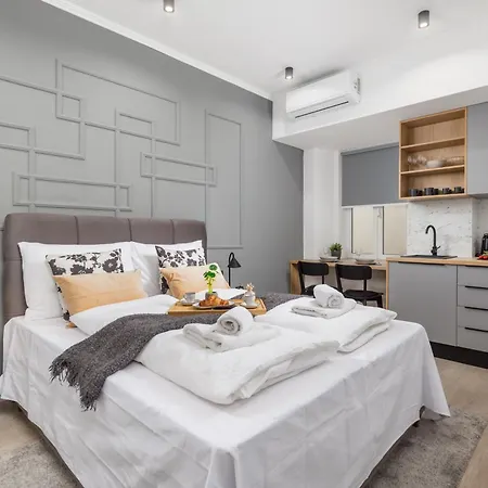 Molo Longo - Downtown *