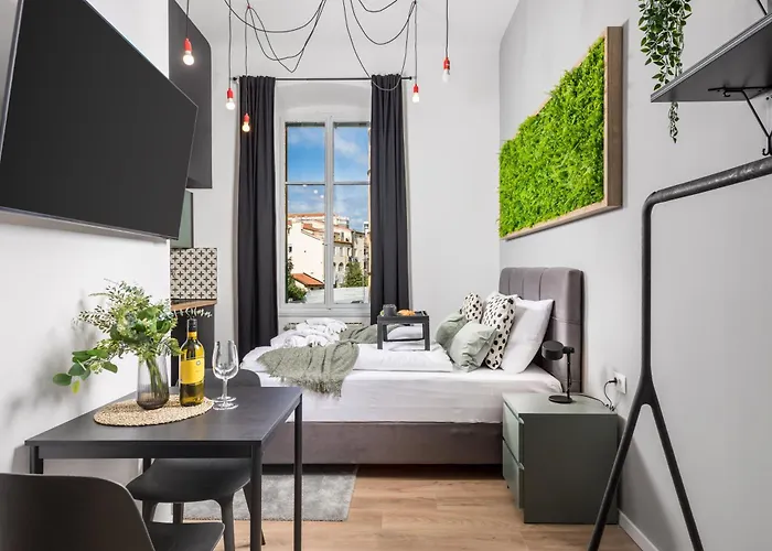 Molo Longo - Downtown