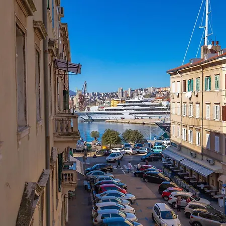 Molo Longo - Downtown Apartment *