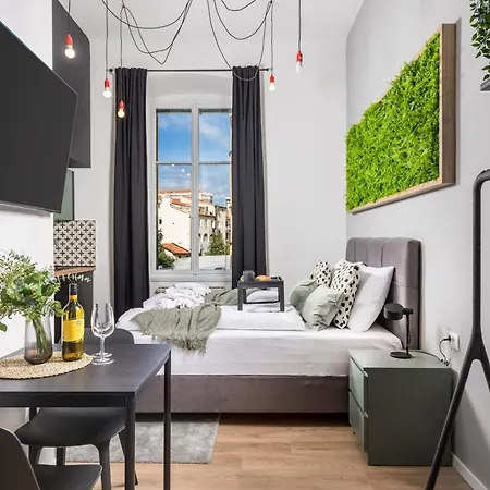 Molo Longo - Downtown