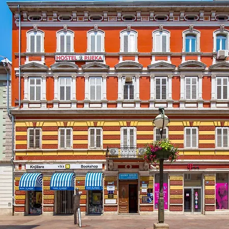 Molo Longo - Downtown *