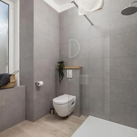 Molo Longo - Downtown *