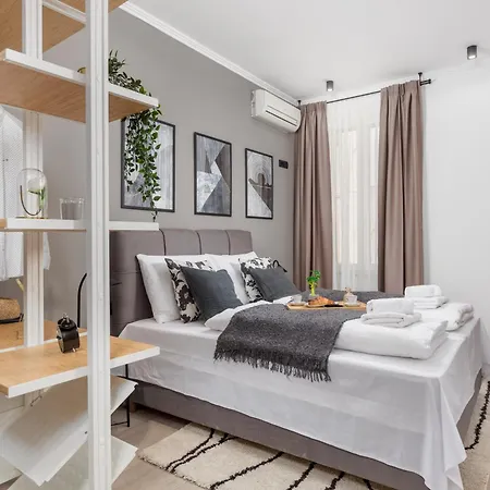 Molo Longo - Downtown *