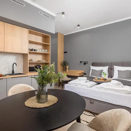 Molo Longo - Downtown *