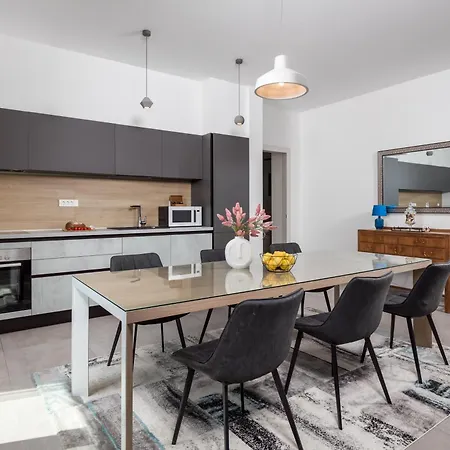 Molo Longo - Downtown Rijeka