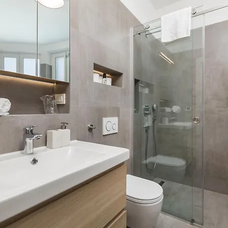 Molo Longo - Downtown