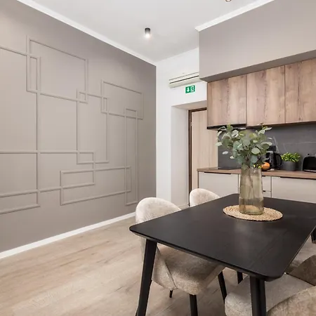 Molo Longo - Downtown