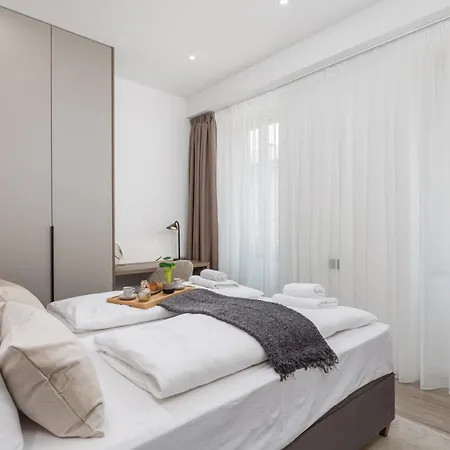 Molo Longo - Downtown *