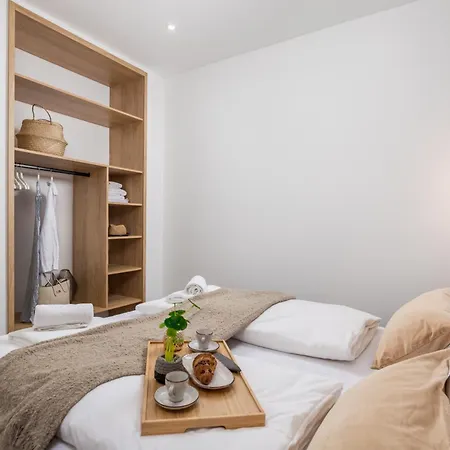 Molo Longo - Downtown *