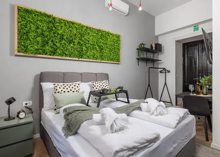 Molo Longo - Downtown