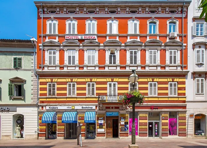 Molo Longo - Downtown *