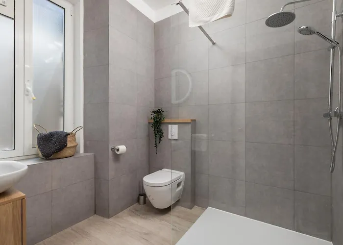 Molo Longo - Downtown *