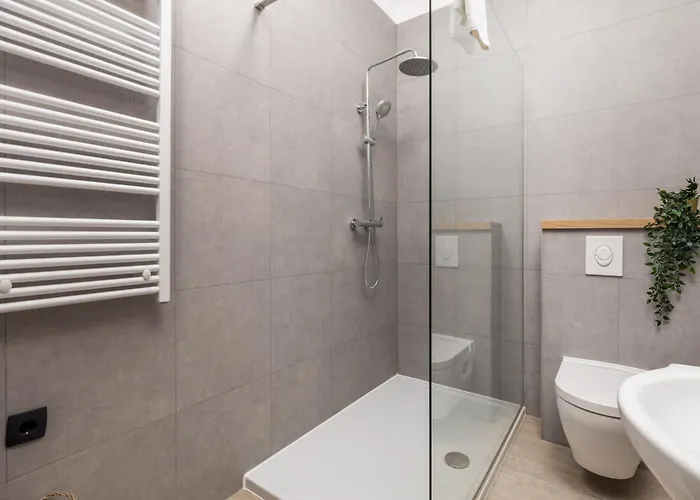 Molo Longo - Downtown *