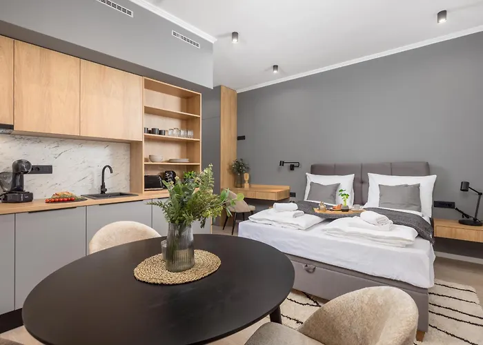 Molo Longo - Downtown *