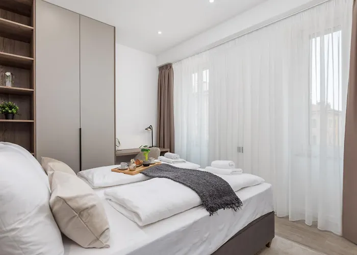 Molo Longo - Downtown *